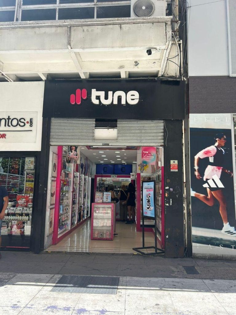 2036015894 1 768x1024