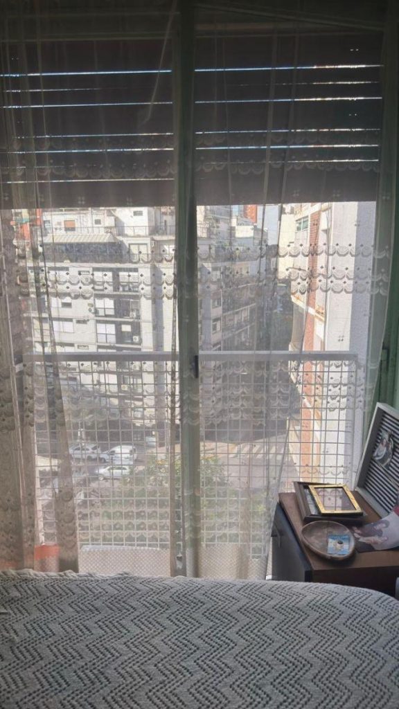 2036015896 2 576x1024