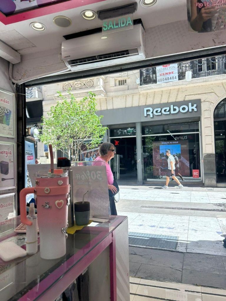 2036015896 3 768x1024